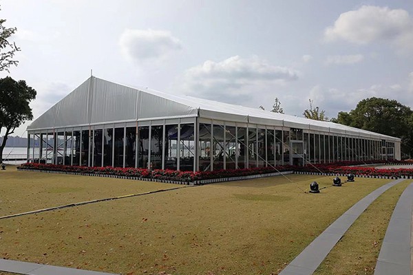 Factory Price Large Aluminum Outdoor Luxurious Clear Glass Wedding Party Event Courtyard Tent